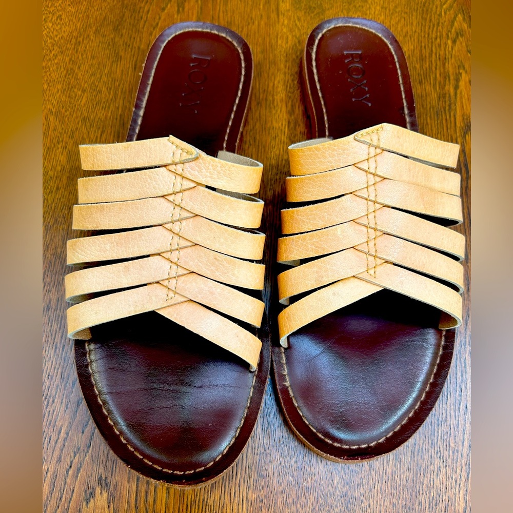 Roxy Crisscross vegan leather slip on flats sandals. Tan w/brown soles. Comfy!